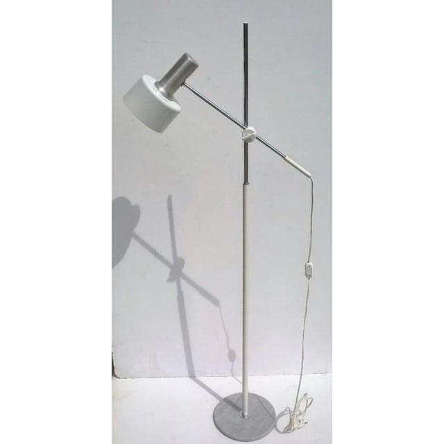 This Stilux white floor lamp was made in the 1960s. It has a base in light grey marble. This piece is attributed to the...