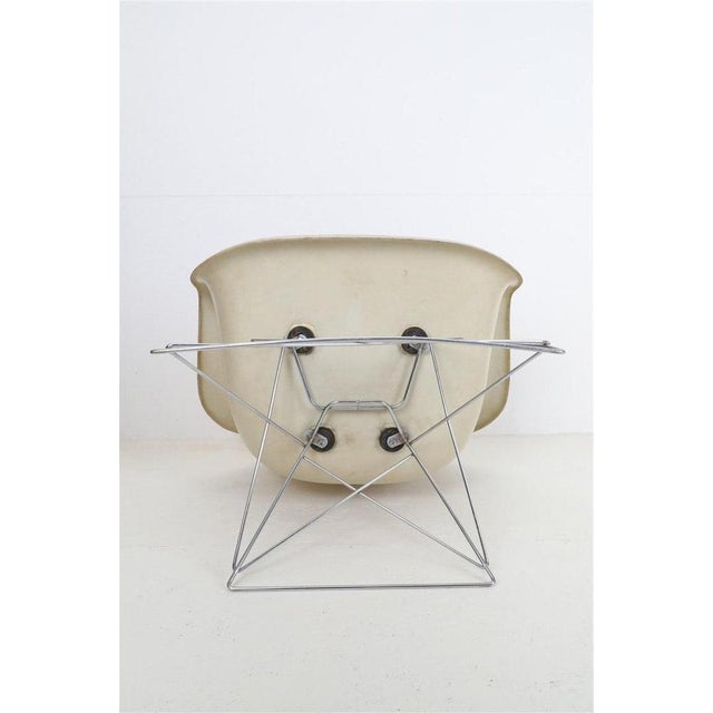 Metal Lar Fiberglass Armchair by Charles & Ray Eames for Herman Miller, 1950s For Sale - Image 7 of 16