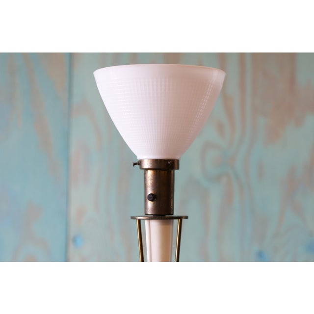 Mid-Century Modern 1960s Brass and Enamel Table Lamp After Excelsior Paul McCobb Mid Century For Sale - Image 3 of 11