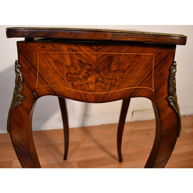 1890s Antique French Louis XV Rosewood Satin Wood Inlay Makeup Vanity Table Accent Table For Sale - Image 4 of 15