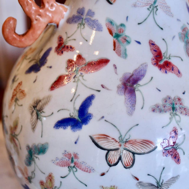 Late 19th Century Pair of Large Chinese Thousand Butterfly Pattern Polychrome Vases For Sale - Image 5 of 12