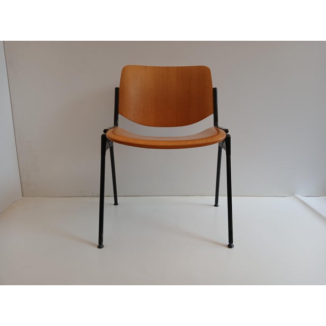 The DSC 106 is one of Castelli’s most iconic chairs. Designed in 1965 by Giancarlo Piretti, it remains a piece of...