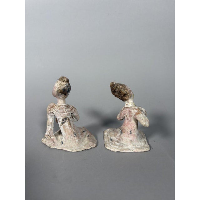 Asian Pair of Mingqi sculptures of dancers, China, Tang Dynasty (618-907) For Sale - Image 3 of 5