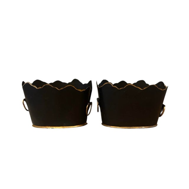 French Vintage Petite Black & Giit / Gold Tole Monteith Style Cachepot / Cache Pot / Planters With Hand Painted Bow Details, a Pair For Sale - Image 3 of 6