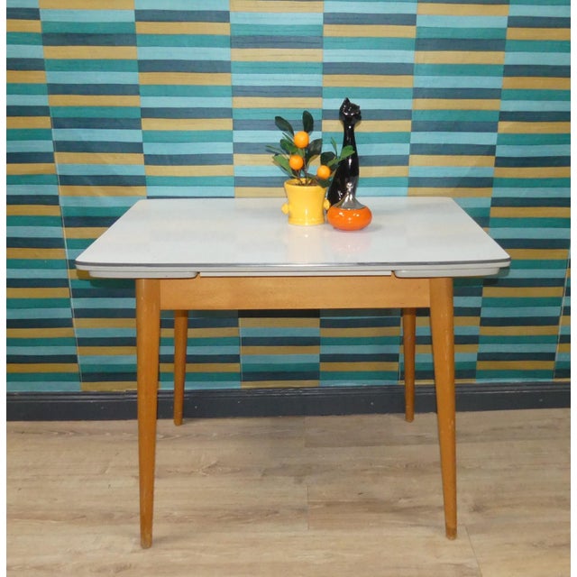 CLASSIC! Practical extendable kitchen table in a great size Small and elegant + EXTENDABLE 1950s classic with a classic...