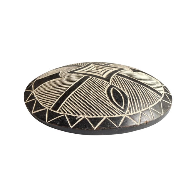 1980s Vintage African Bamileke Tribe Wooden Shield Cameroon 17.25 " D For Sale - Image 5 of 6