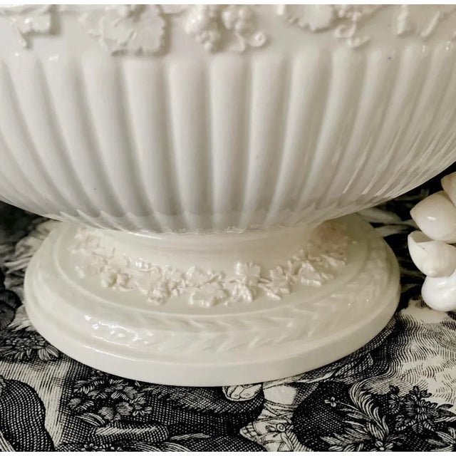 Off-white Wedgwood Queen’s Ware Pedestal Bowl With Ram’s Head Handles For Sale - Image 8 of 10