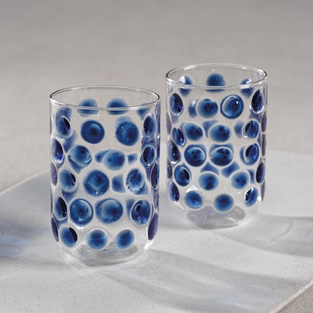 A fresh twist on everyday glassware, this borosilicate tumbler catches the light with its softly dimpled texture and airy,...