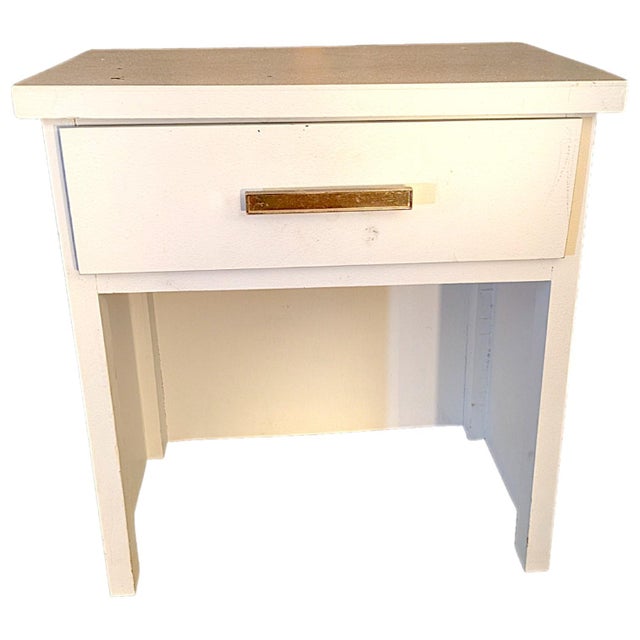 1950s Mid-Century White Painted Wood Dresser & Nightstand Set With Brushed Brass Toned Pulls For Sale - Image 5 of 7