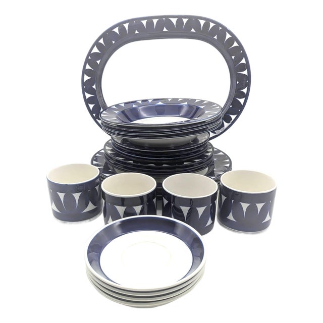Mid 20th Century Arabia of FInland "Sotka" 6-Piece Dinnerware Designed by Raija Uosikkinen, a Set of 25 Pieces For Sale