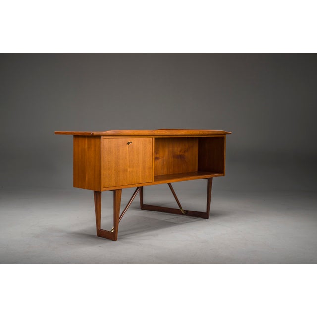 Mid-Century Modern Mid-Century Boomerang Desk in Teak by Peter Løvig Nielsen, Denmark, 1960s For Sale - Image 3 of 18