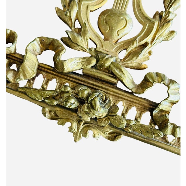 Metal French 19th Century Louis XVI Ormolu Frame With a Crest For Sale - Image 7 of 12