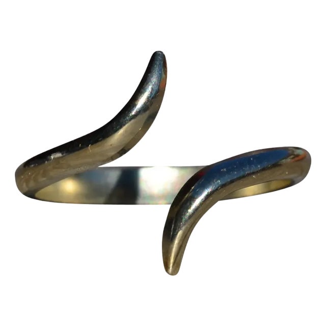 The Solana Beach: Simple Bypass Ring in White Gold For Sale