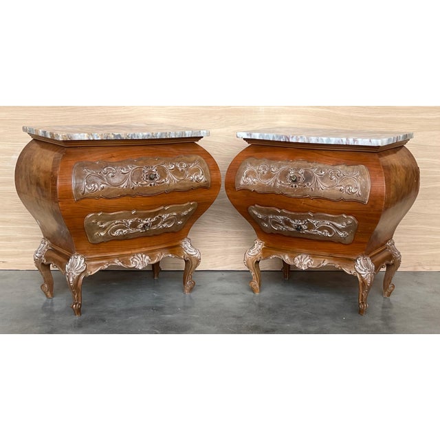 Spanish Early 20th Century Pair of Bombé Carved Nightstands with three Drawers and Marble Top, Mariano Garcia For Sale - Image 3 of 18