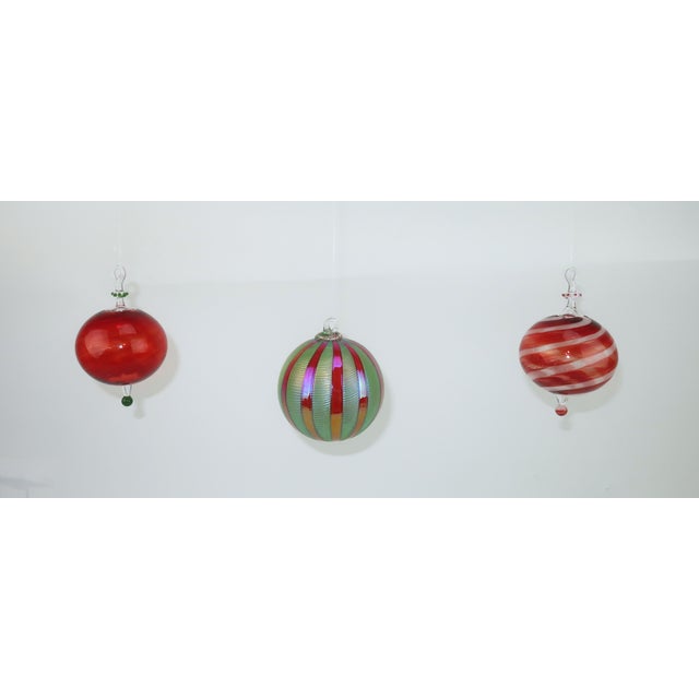 1990s Glass Eye Studio Art Glass Christmas Holiday Ornaments, Set of 3 For Sale - Image 5 of 10