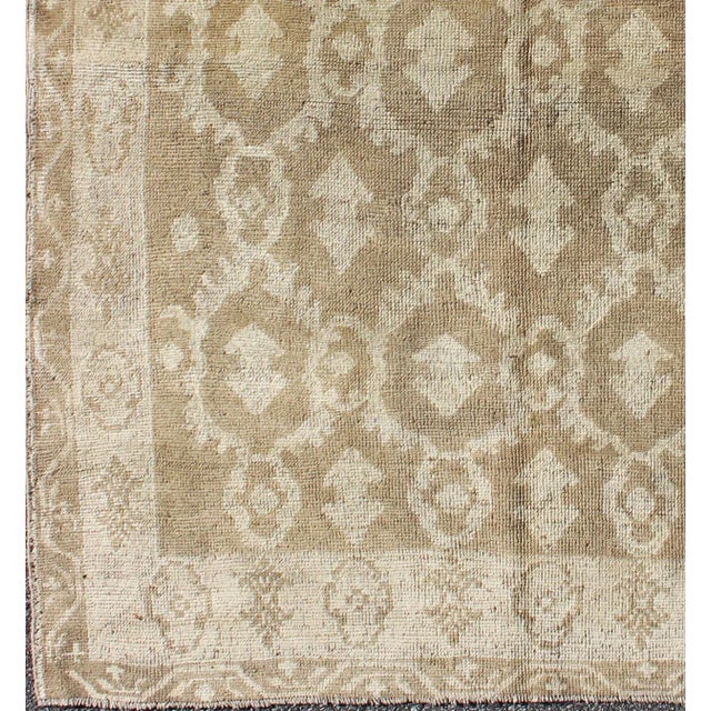 Turkish Square Shape Cross-Latch Squarish Turkish Vintage Oushak Rug in Taupe and Cream For Sale - Image 3 of 6