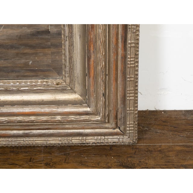 Early 19th Century Dutch 1800s Silver Leaf Gilt Mirror with Carved Grooved Motifs and Beveled Plate For Sale - Image 5 of 8