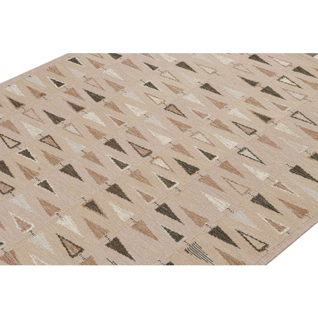 Looking for a custom size? For more information on customization capabilities, please reach out to custom@chairish.com....