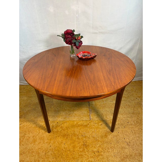 A stunning mid century modern teak extending dining table by nathan, dating from the 1960s–1970s and showcasing classic...