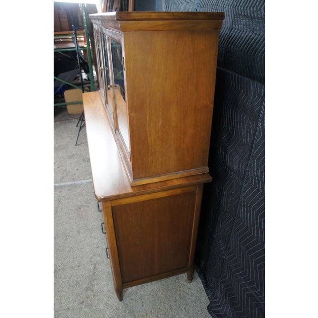 Brown Mid Century Modern Boho Chic Mahogany Buffet & Hutch Bookcase Display Cabinet For Sale - Image 8 of 16