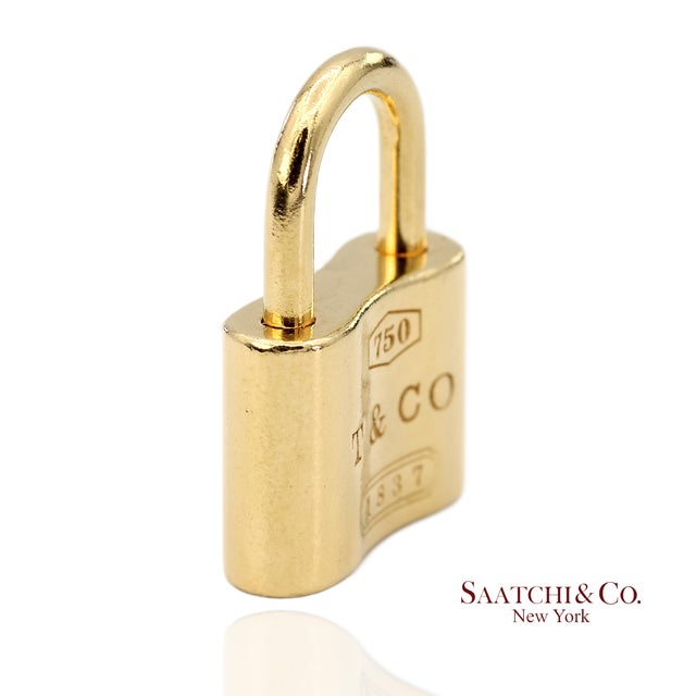 Contemporary Early 19th Century Tiffany & Co. 18k Yellow Gold Padlock Charm Pendant Necklace (Non Openable) For Sale - Image 3 of 12