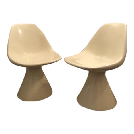 Mid Century Modern 1960s White Fiberglass Bucket Pod Chairs A Pair Chairish