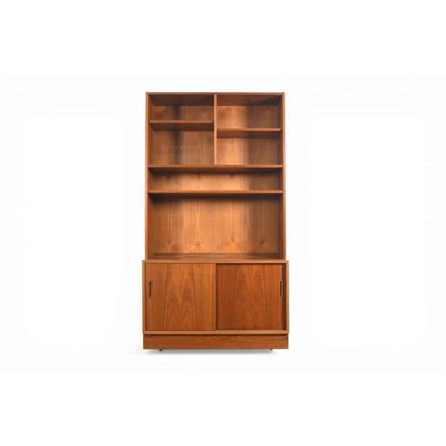 Carlo Jensen Attributed to Carlo Jensen Teak Credenza With Bookcase Hutch #2 by Hundevad + Co | Danish Modern 1960s For Sale - Image 4 of 9