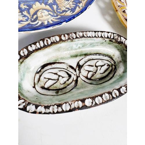 Majolica Plates and Earthenware Dish, France, Early 20th Century, Set of 3 For Sale - Image 9 of 15