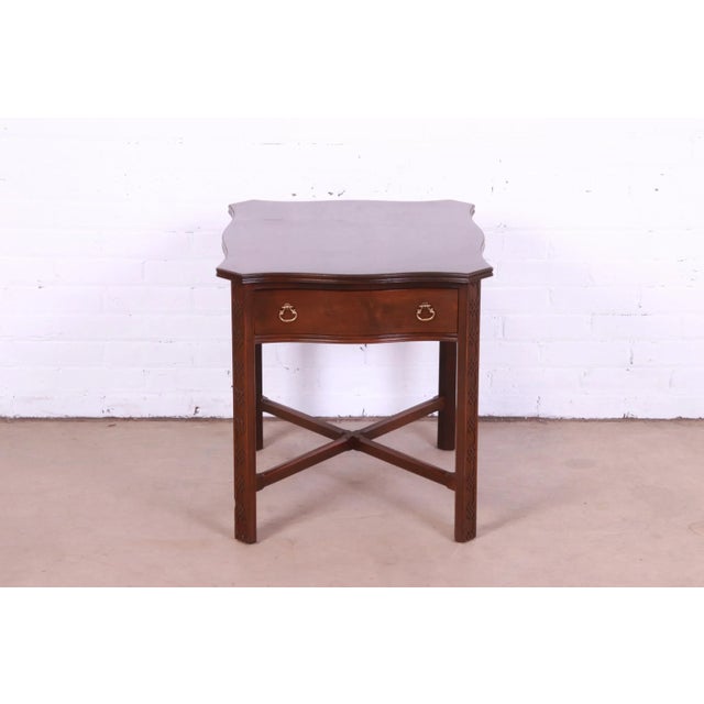 A gorgeous Georgian or Chippendale style tea table or occasional side table By Ethan Allen USA, Late 20th Century Carved...