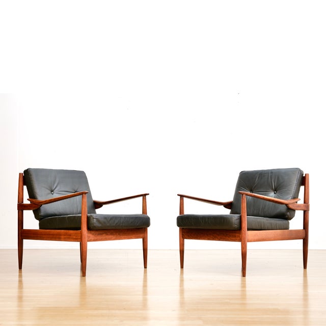 Pair of Mid Century Leather & Rosewood Lounge Chairs Attributed to Beka For Sale - Image 12 of 12