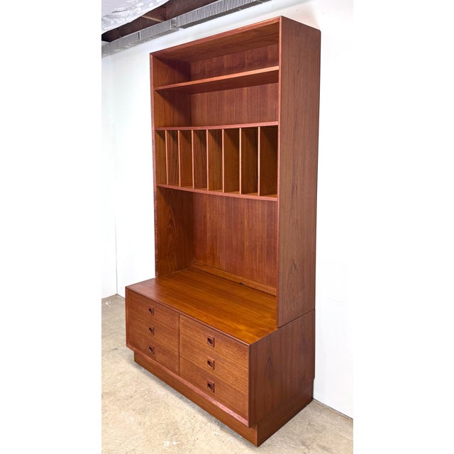 A fabulous teak wall unit / bookcase / cabinet by Erik Brouer for Brouer Mobelfabrik circa 1960’s. Features six dovetailed...
