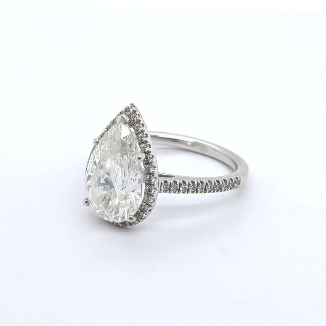 Contemporary 14k White Gold Engagement Ring With Pear-Shaped Diamond & Pave Band - Size 7.75 For Sale - Image 3 of 8