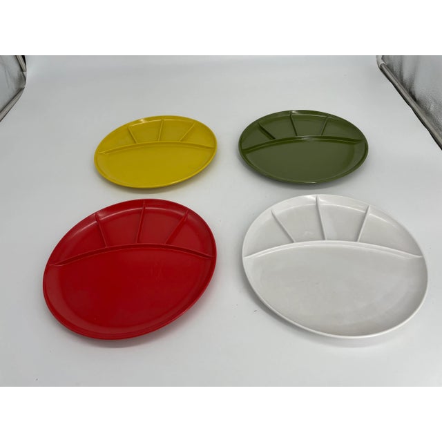 Vintage Kenro Divided Melmac Plates - Set of 4 For Sale In Greenville, SC - Image 6 of 6