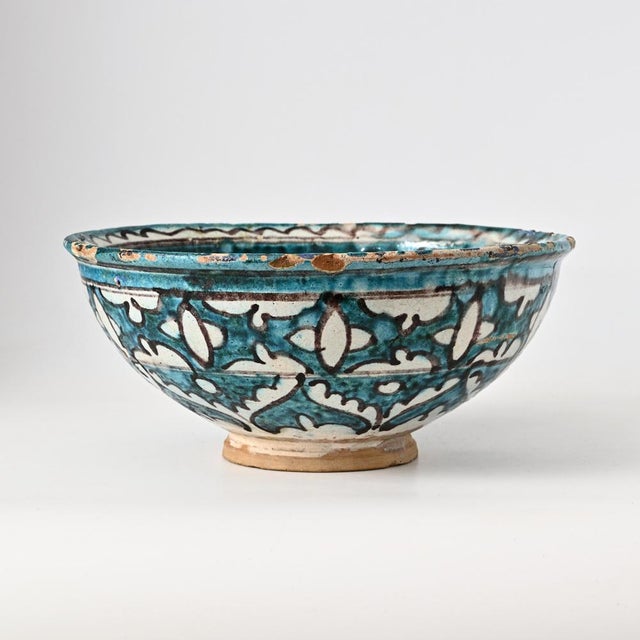 Large Vintage Uzbek Pottery Bowl, 1950s, in Good conditions. Designed 1890 to 1919