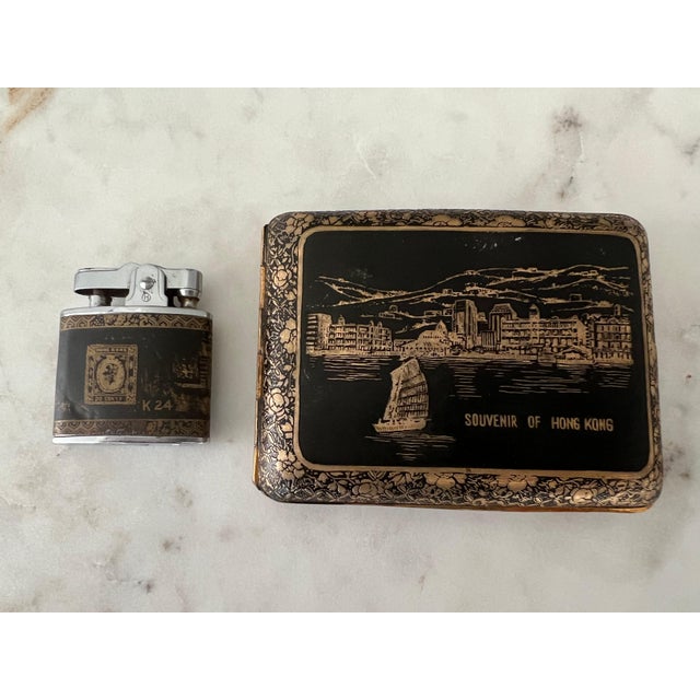 Vintage Japanese Golden KOMAI SOUVENIR of HONG KONG Cigarette Case+Lighter Set For Sale - Image 18 of 18