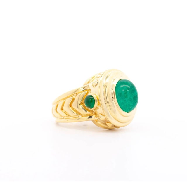 Contemporary Vintage 3 Carat Cabochon Cut Colombian Emerald Bezel in 20k Yellow Gold Ring Size 6.25 For Sale - Image 3 of 10