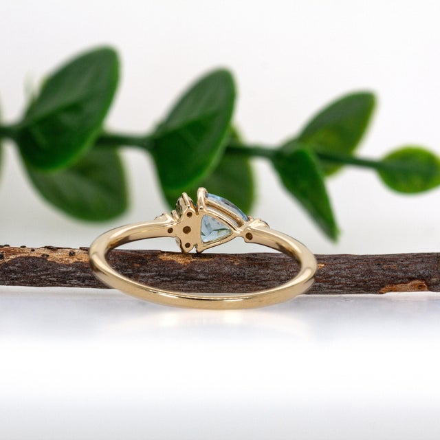 One-of-a-Kind Aquamarine Ring W Natural Diamond Accents in Solid 14k Gold Tr 5mm, Size 6.75 For Sale In Columbus - Image 6 of 7
