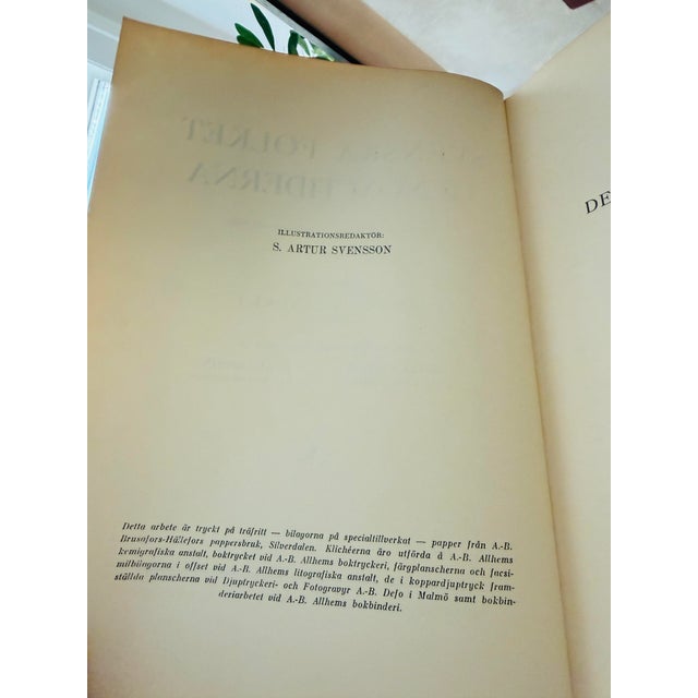 Set of Seven (7) Swedish Leather Books Svenska Folket Genom Tiderna Decorative Stack For Sale - Image 10 of 12