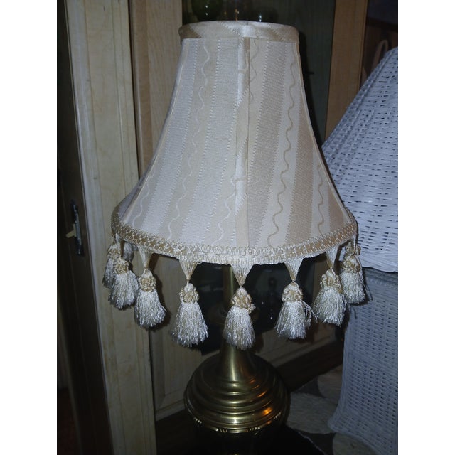 Metal 1970s Brass Urn Style Stiffel Table Lamp With Silk Tassels Shade For Sale - Image 7 of 7