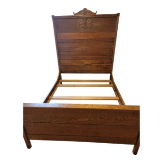 Antique Quarter-Sawn Tiger Oak Full Bed With Carved Floral Crest, c.1905 For Sale