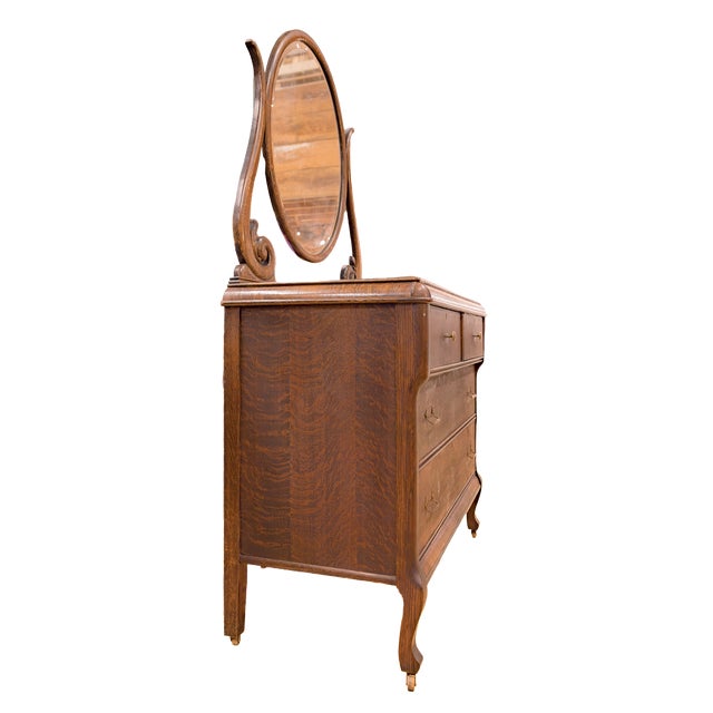 Early 20th Century Marvel Furniture & Co Quarter-Sawn Dresser With Mirror For Sale - Image 4 of 15