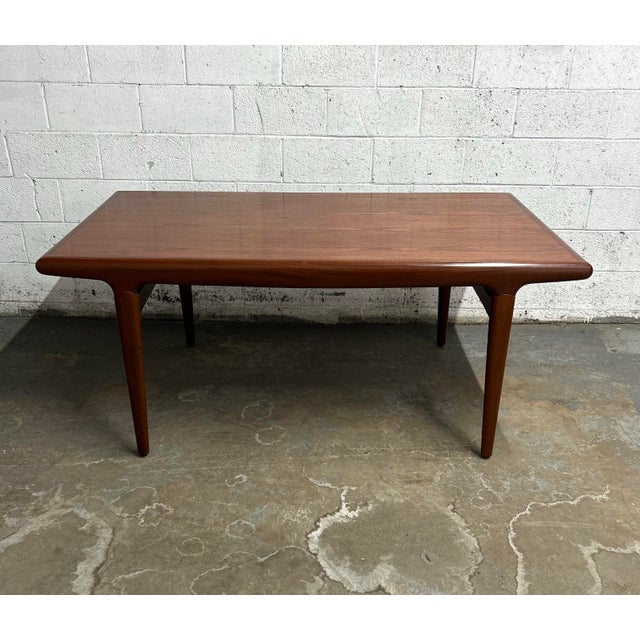 Mid-Century Modern Danish Extendable Teak Dining Table by Johannes Andersen for Uldum Mobelfabrik, 1960 For Sale - Image 3 of 11