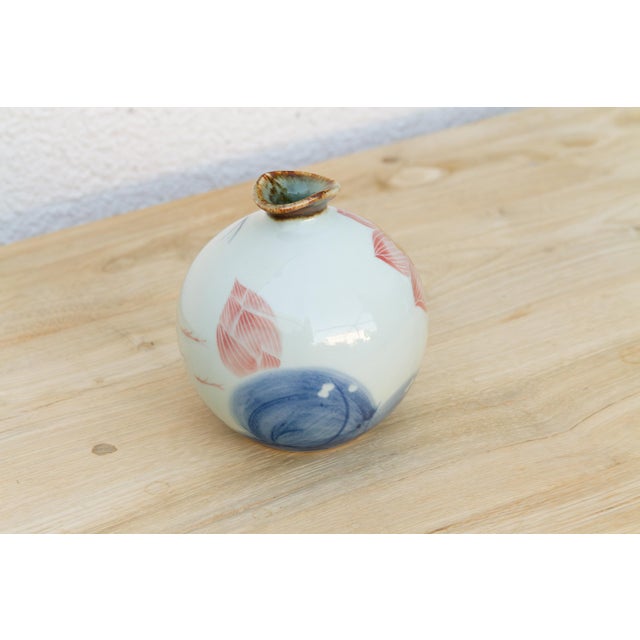 Chinese Hand-Painted Rose Motif Porcelain Vase For Sale - Image 3 of 6