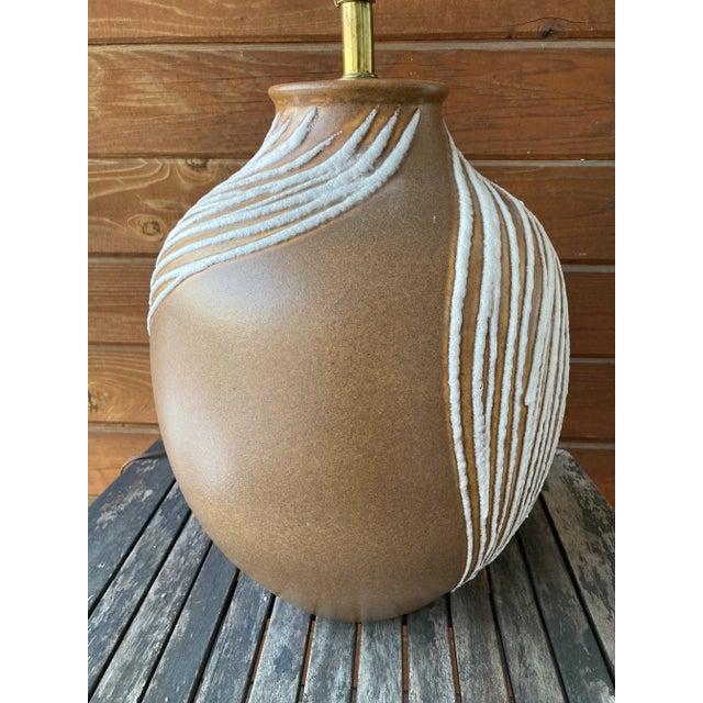 Mid-Century Modern Mid-Century Modern Lava Glazed Abstract Ceramic Table Lamp For Sale - Image 3 of 13