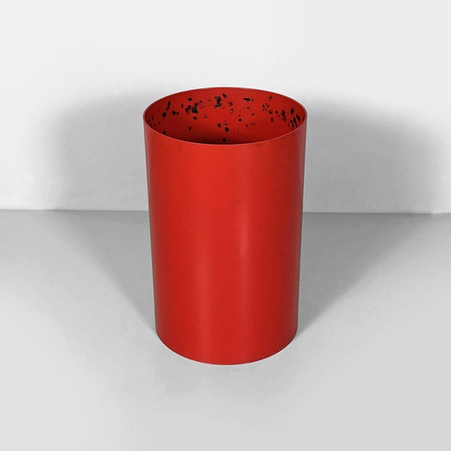 Italian wastepaper basket model 4670 by Gino Colombini for Kartell, 1970s Wastepaper basket Model 4670 with a cylindrical...