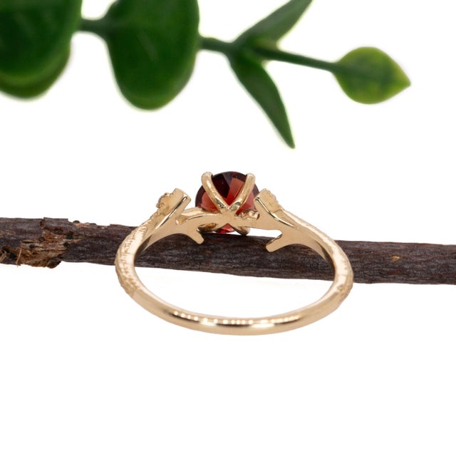 Garnet Ring With Earth Mined Diamonds: Solid 14k Gold, , Size 6.75 For Sale In Columbus - Image 6 of 7