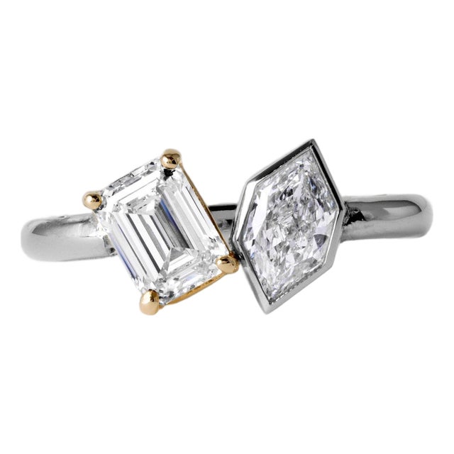 14k 2Tone Toi Et Moi 1.31 Carats Kite and Emerald Cut Diamond Bezel Set Ring, Size 6 For Sale