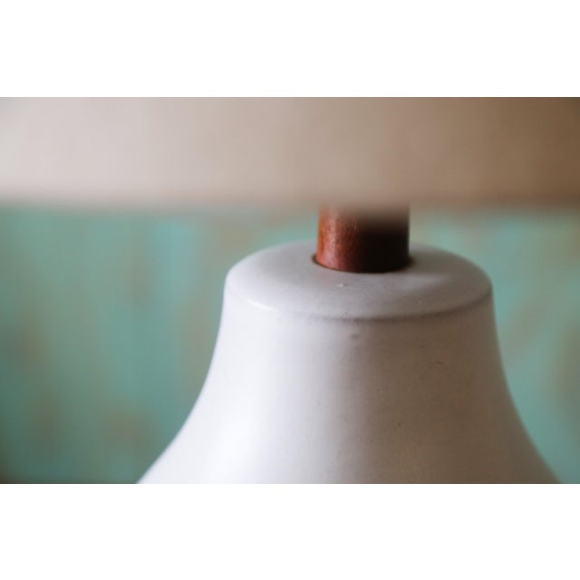 Wood 1960s Gordon and Jane Martz M197 Lamp for Marshall Studios White Wavy Tan Stripes 30" For Sale - Image 7 of 9