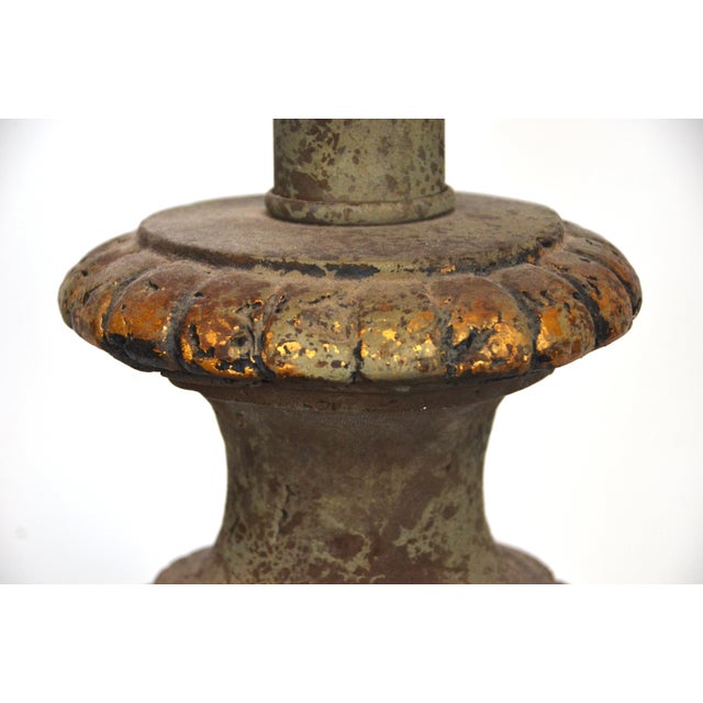 Large Vintage Neoclassical Tuscan Verdigris and Gold Patina Plaster Table Lamp For Sale - Image 4 of 8
