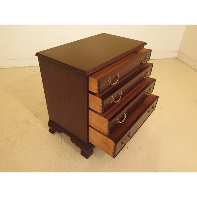 Henkel Harris 1990s Vintage Henkel Harris 4 Drawer Mahogany Nightstands- A Pair For Sale - Image 4 of 10